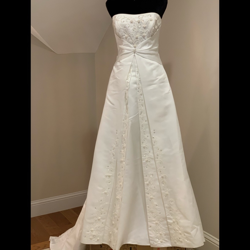 🌿NEW! MAGGIE SOTTERO bridal gown. Never worn.